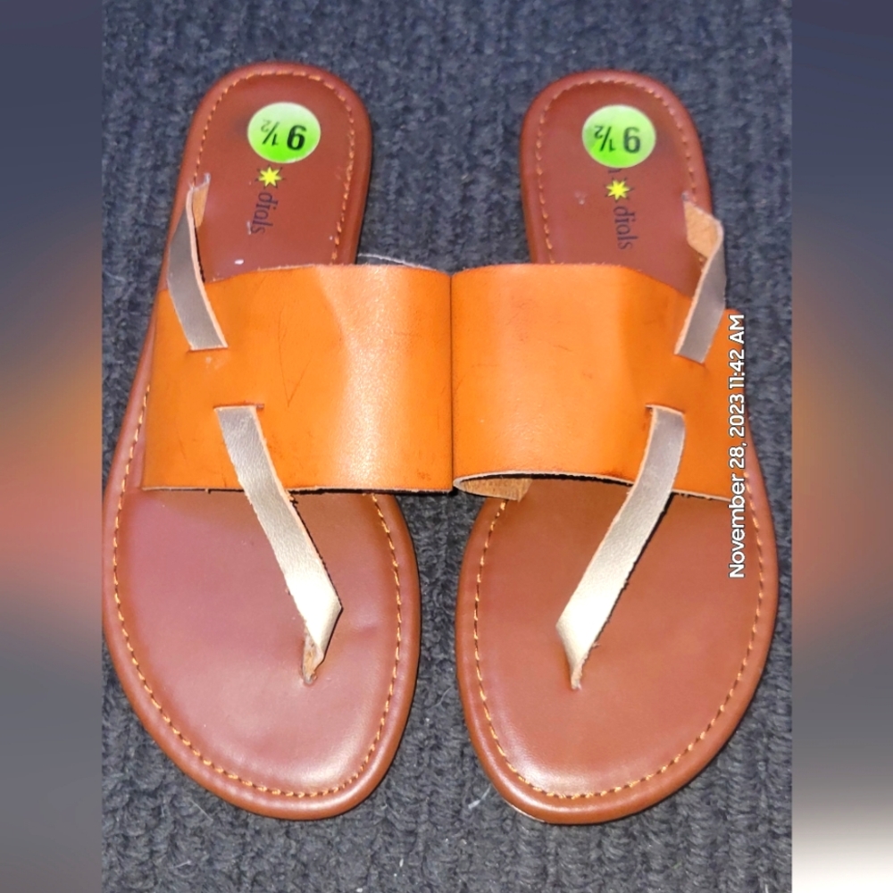 Womens sandals size 9 1/2